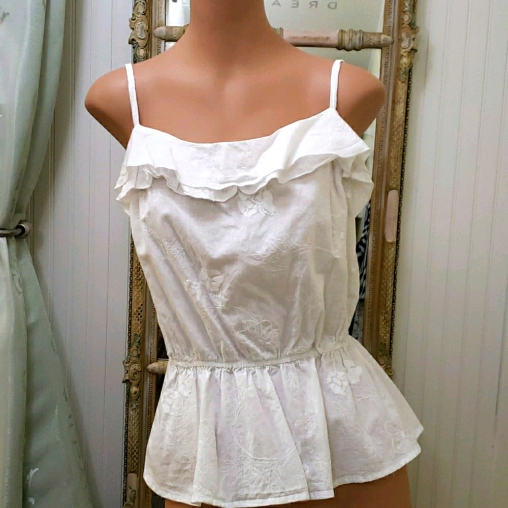 Adorable white Romy top
